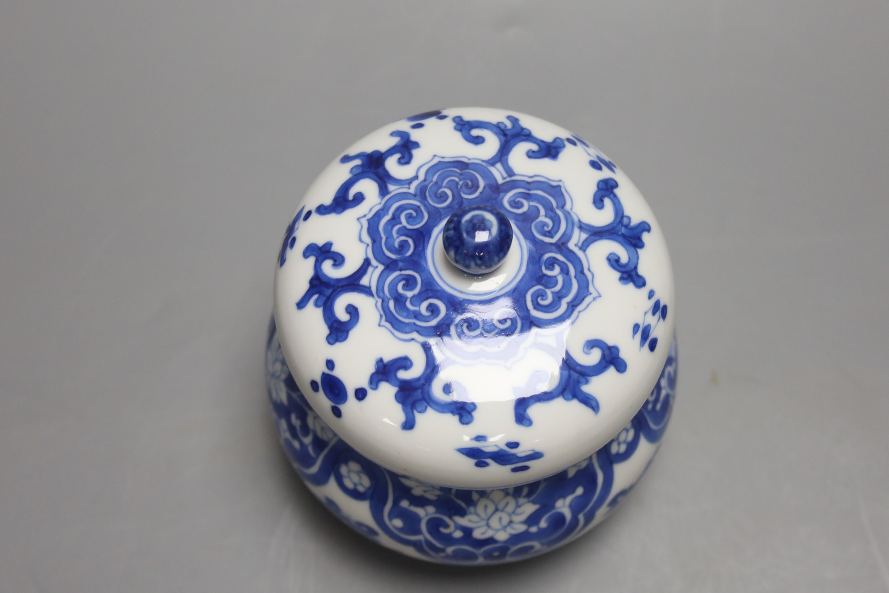 A pair of Chinese blue and white dishes and a similar jar and cover, tallest 12cm